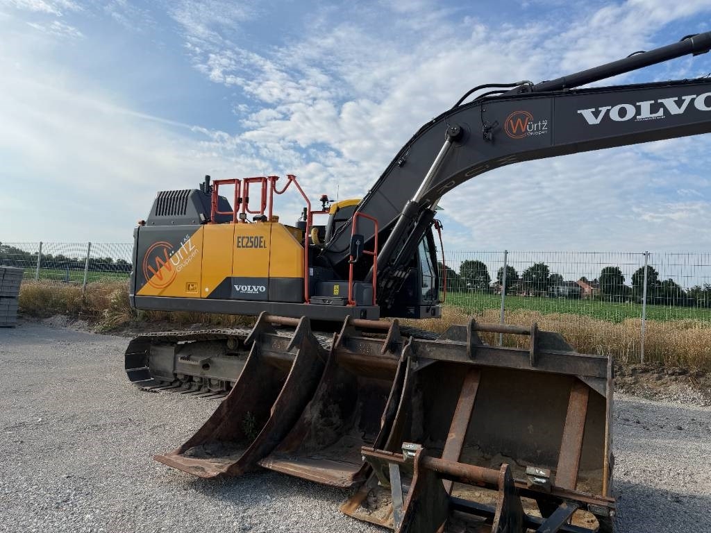 Volvo-EC-250-EL-2026-07-17T172126-cbc-1