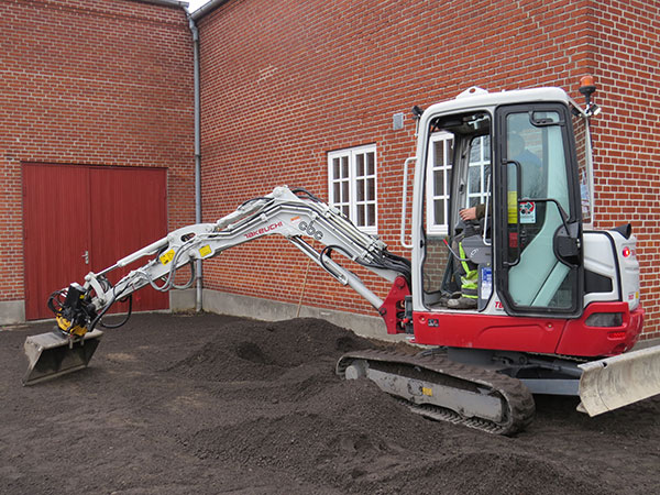 HSR Entreprise ApS, Takeuchi TB225